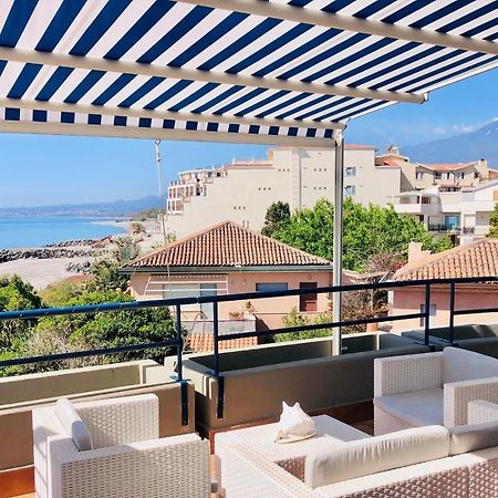 The Dream - Seafront Loft Apartment จีอาร์ดีนี นักซอส ภายนอก รูปภาพ