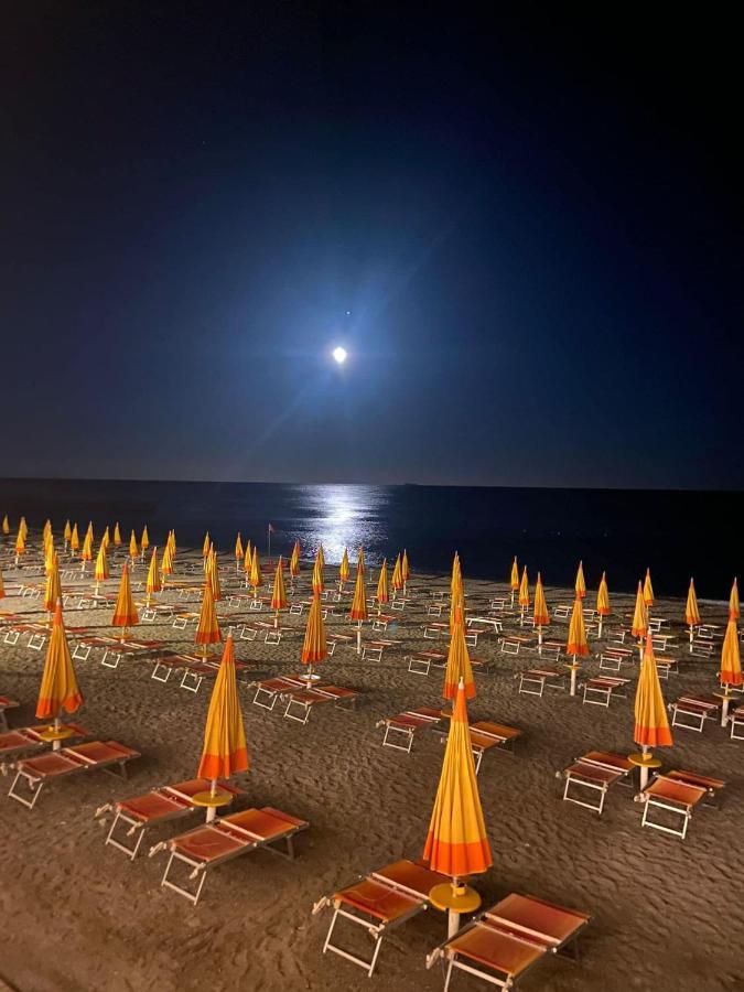 The Dream - Seafront Loft Apartment จีอาร์ดีนี นักซอส ภายนอก รูปภาพ