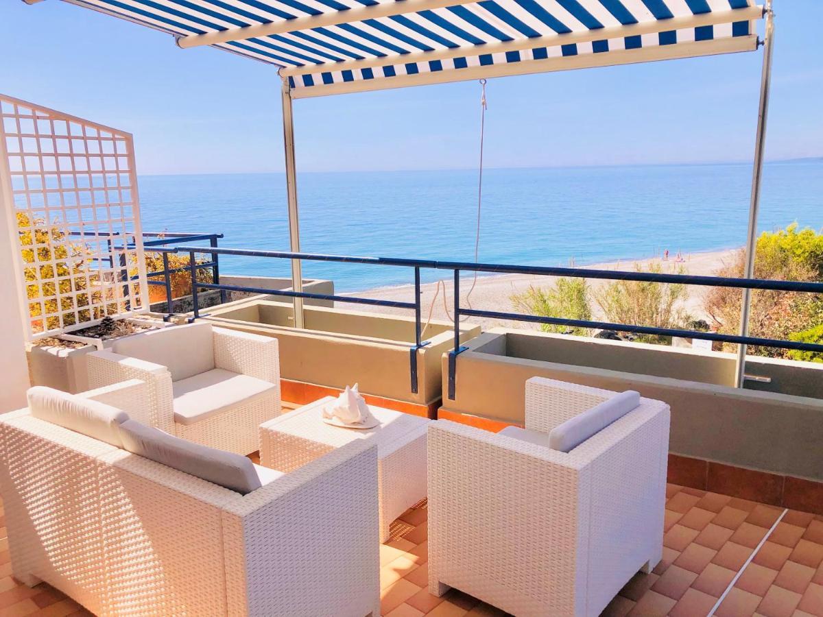 The Dream - Seafront Loft Apartment จีอาร์ดีนี นักซอส ภายนอก รูปภาพ